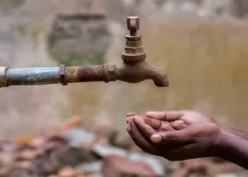 నీటి నిల్వలు అడుగంటుతున్నాయ్.. బోర్లు మొరాయిస్తున్నాయ్! 1 నీటి నిల్వలు అడుగంటుతున్నాయ్.. బోర్లు మొరాయిస్తున్నాయ్!