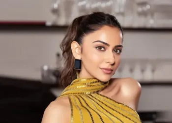 శూర్పణఖలో మరో కోణం.. రకుల్ ప్రీత్ సింగ్ ఆసక్తికర వ్యాఖ్యలు 3 శూర్పణఖలో మరో కోణం.. రకుల్ ప్రీత్ సింగ్ ఆసక్తికర వ్యాఖ్యలు