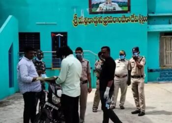 శ్రీశైలంలో విషాదం.. ఒకే కుటుంబానికి చెందిన ఐదుగురు ఆత్మహత్య 3 శ్రీశైలంలో విషాదం.. ఒకే కుటుంబానికి చెందిన ఐదుగురు ఆత్మహత్య