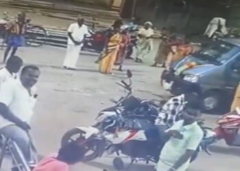 కొత్త కారు పూజలో విషాదం.. మామను బలిగొన్న కారు 1 కొత్త కారు పూజలో విషాదం.. మామను బలిగొన్న కారు