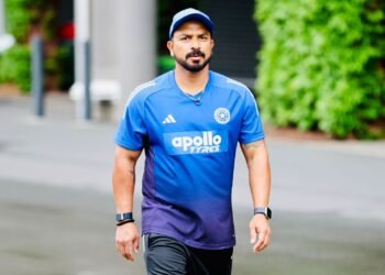 టీమ్ఇండియాతో చివరి అడుగు.. మధుర జ్ఞాపకాలను పంచుకున్న దిలీప్ 2 టీమ్ఇండియాతో చివరి అడుగు.. మధుర జ్ఞాపకాలను పంచుకున్న దిలీప్