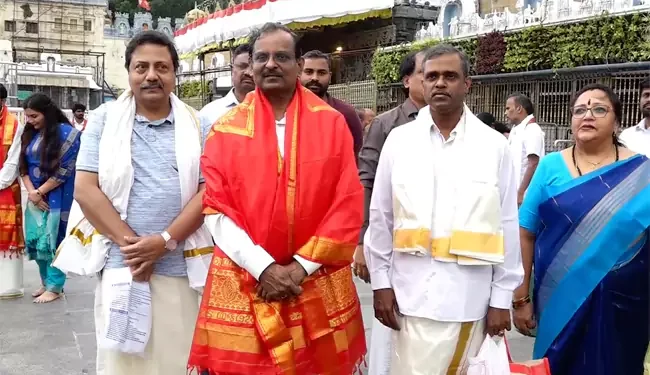 శ్రీవారి పాదాల చెంత జీఎస్ఎల్వీ-ఎఫ్17 నమూనా రాకెట్ 1 శ్రీవారి పాదాల చెంత జీఎస్ఎల్వీ-ఎఫ్17 నమూనా రాకెట్