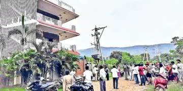 రిసార్టులో బర్త్‌డే పార్టీ.. మద్యం మత్తులో యువతీయువకుల వీరంగం