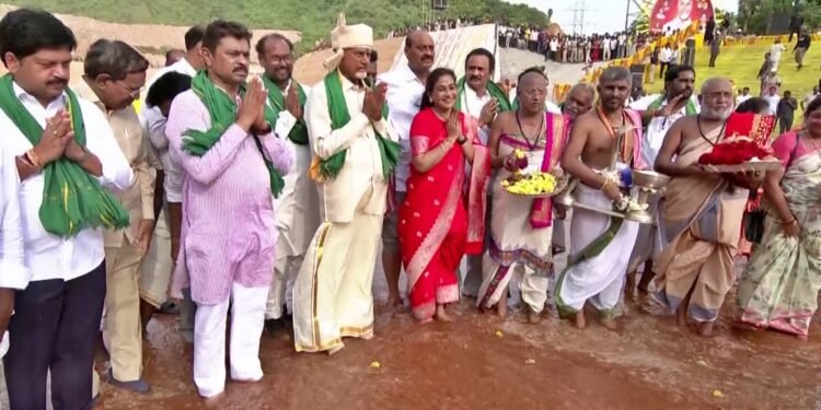ఉత్తరాంధ్రకు గోదారమ్మ.. పోలవరం ఎడమ కాలువ ద్వారా జల ప్రవాహం