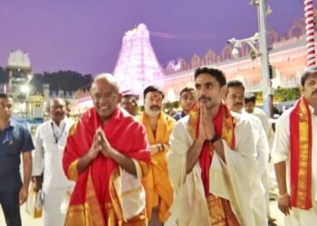 సింగపూర్‌ మంత్రితో కలిసి శ్రీవారి దర్శనానికి నారా లోకేశ్‌