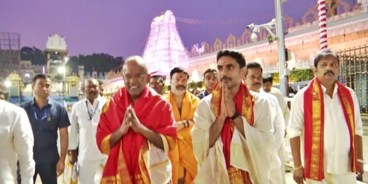 సింగపూర్‌ మంత్రితో కలిసి శ్రీవారి దర్శనానికి నారా లోకేశ్‌