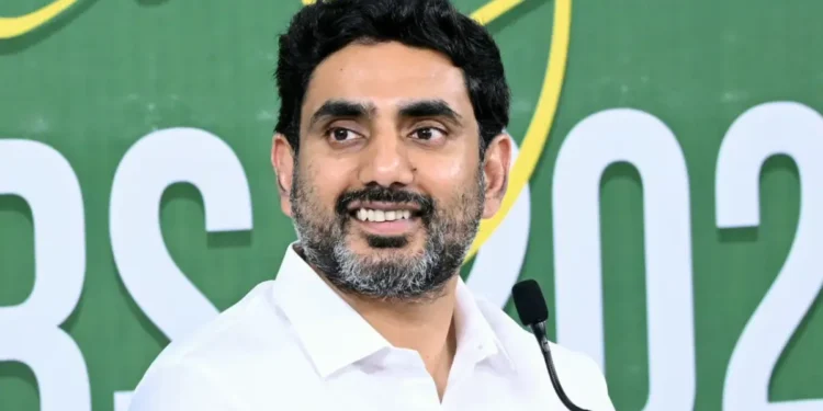 చంద్రబాబును బంధించినా.. నిజాన్ని బంధించలేరు: లోకేశ్ 1 చంద్రబాబును బంధించినా.. నిజాన్ని బంధించలేరు: లోకేశ్