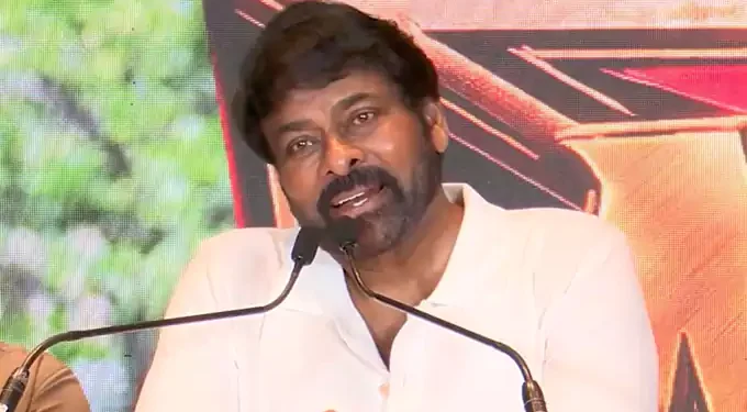 ‘బ్లడ్ బ్యాంకులో రక్తం అమ్ముతున్నాడన్నారు’.. చిరంజీవి స్ట్రాంగ్ కౌంటర్ 1 ‘బ్లడ్ బ్యాంకులో రక్తం అమ్ముతున్నాడన్నారు’.. చిరంజీవి స్ట్రాంగ్ కౌంటర్