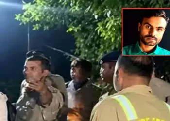 భార్య, ఇద్దరు మతగురువుల హత్య.. పిల్లలను గదిలో బంధించిన వ్యక్తి 6 భార్య, ఇద్దరు మతగురువుల హత్య.. పిల్లలను గదిలో బంధించిన వ్యక్తి