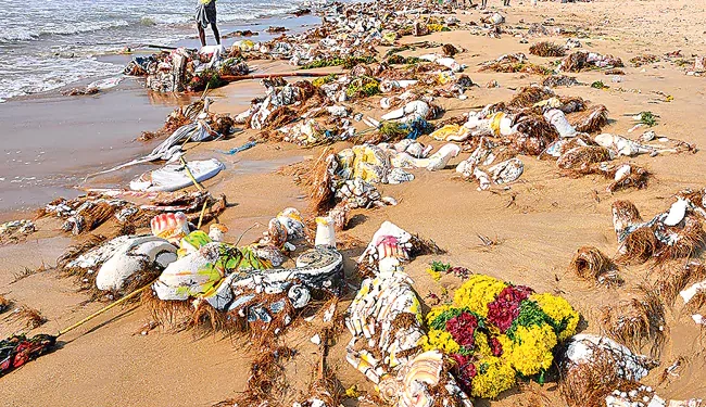 పీఓపీ విగ్రహాలతో సముద్రానికి ముప్పు.. మట్టి విగ్రహాలే మేలు! 1 పీఓపీ విగ్రహాలతో సముద్రానికి ముప్పు.. మట్టి విగ్రహాలే మేలు!