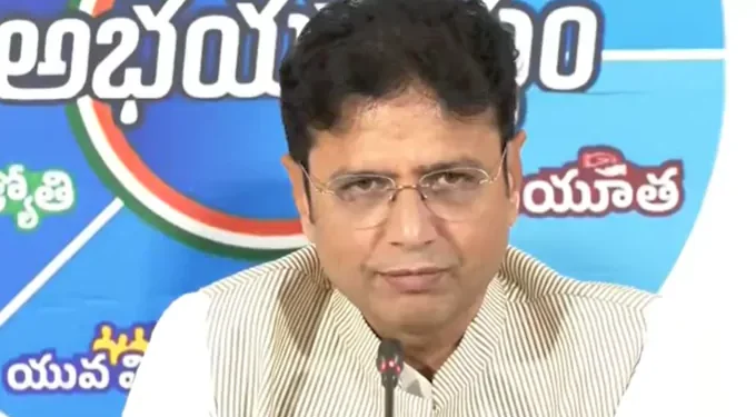 పోలీసులపై కేటీఆర్‌ దాడి చేశారు: శ్రీధర్‌బాబు