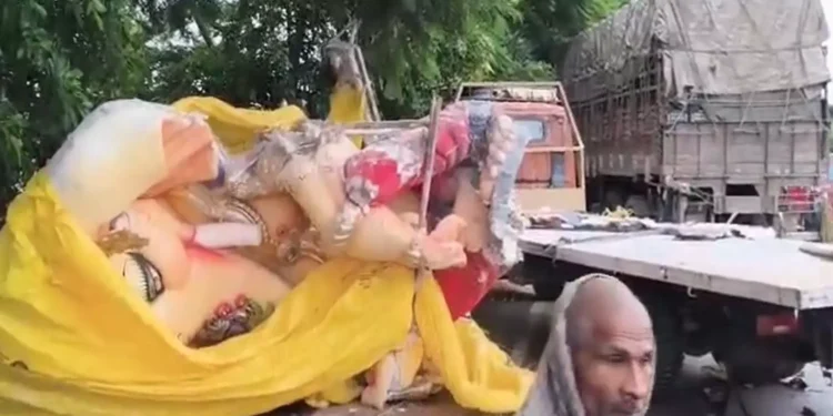 ప్రజ్ఞాపూర్‌లో రోడ్డు ప్రమాదం.. కిందపడిన భారీ గణేశ్‌ విగ్రహం