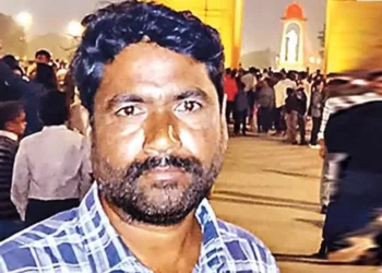 వ్యక్తిని హత్య చేసి.. పెట్టెలో దాచిన మృతదేహం 1 వ్యక్తిని హత్య చేసి.. పెట్టెలో దాచిన మృతదేహం