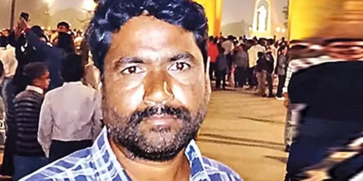 వ్యక్తిని హత్య చేసి.. పెట్టెలో దాచిన మృతదేహం 1 వ్యక్తిని హత్య చేసి.. పెట్టెలో దాచిన మృతదేహం