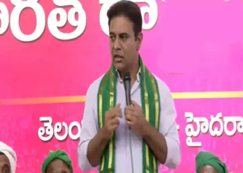 బహదూర్గూడ భూములు ప్రభుత్వానివైతే.. పోలీసుల పహారా ఎందుకు?: కేటీఆర్ 1 బహదూర్గూడ భూములు ప్రభుత్వానివైతే.. పోలీసుల పహారా ఎందుకు?: కేటీఆర్