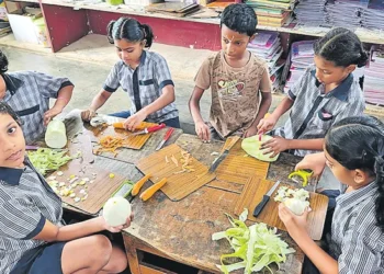949 పాయింట్లతో దేశంలోనే నంబర్ వన్.. అభ్యాస పాఠశాలకు అరుదైన గౌరవం 6 949 పాయింట్లతో దేశంలోనే నంబర్ వన్.. అభ్యాస పాఠశాలకు అరుదైన గౌరవం