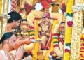 స్వర్ణ తేరు దివ్య తేజస్సు.. మలయప్ప స్వామి భవ్య దర్శనం 19 స్వర్ణ తేరు దివ్య తేజస్సు.. మలయప్ప స్వామి భవ్య దర్శనం