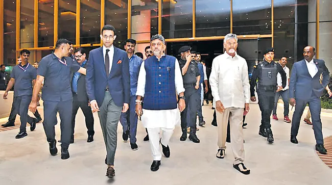 ప్రతి ఇంటి పైకప్పూ విద్యుత్ ఉత్పత్తి కేంద్రం కావాలి: చంద్రబాబు 1 ప్రతి ఇంటి పైకప్పూ విద్యుత్ ఉత్పత్తి కేంద్రం కావాలి: చంద్రబాబు