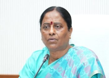 సురేఖపై అధిష్ఠానం కొరడా! 6 సురేఖపై అధిష్ఠానం కొరడా!