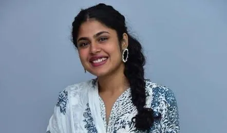 యాక్షన్ కథలంటే చాలా ఇష్టం: ఫరియా అబ్దుల్లా 1 యాక్షన్ కథలంటే చాలా ఇష్టం: ఫరియా అబ్దుల్లా
