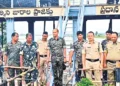 ‘జూరాల’ నీటి విడుదలకు బ్రేక్.. హెడ్రెగ్యులేటర్ వద్ద పోలీస్ బందోబస్తు 11 ‘జూరాల’ నీటి విడుదలకు బ్రేక్.. హెడ్రెగ్యులేటర్ వద్ద పోలీస్ బందోబస్తు