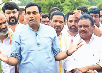 జగదీశ్రెడ్డి ఫాంహౌస్పై కాంగ్రెస్ ఫోకస్.. ఇనాం భూములున్నాయంటూ ఆరోపణలు 14 జగదీశ్రెడ్డి ఫాంహౌస్పై కాంగ్రెస్ ఫోకస్.. ఇనాం భూములున్నాయంటూ ఆరోపణలు