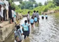 అలుగు పారినా.. చదువు ఆగలేదు!