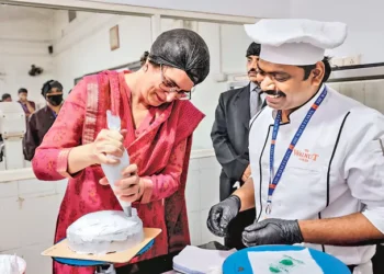 ఏడో తరగతి వరకు బాగా చదివేదాన్ని.. ఆ తర్వాత తడబడ్డా