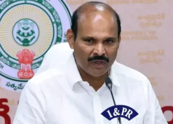 రూ.3,200 కోట్ల మద్యం కుంభకోణంపై జగన్ సమాధానం చెప్పాలి: పార్థసారథి 7 రూ.3,200 కోట్ల మద్యం కుంభకోణంపై జగన్ సమాధానం చెప్పాలి: పార్థసారథి