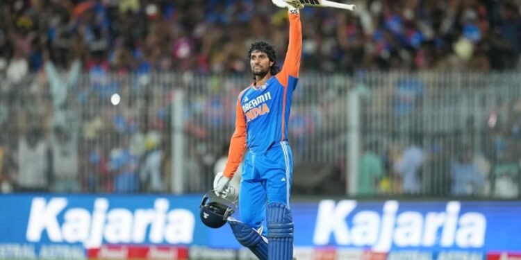 దుమ్మురేపిన తిలక్.. దులీప్ ట్రోఫీ సెమీస్లో సెంచరీ 1 దుమ్మురేపిన తిలక్.. దులీప్ ట్రోఫీ సెమీస్లో సెంచరీ