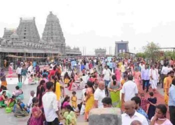 యాదగిరిగుట్టలో భక్తులకు దళారుల ‘వీఐపీ’ ప్యాకేజీలు