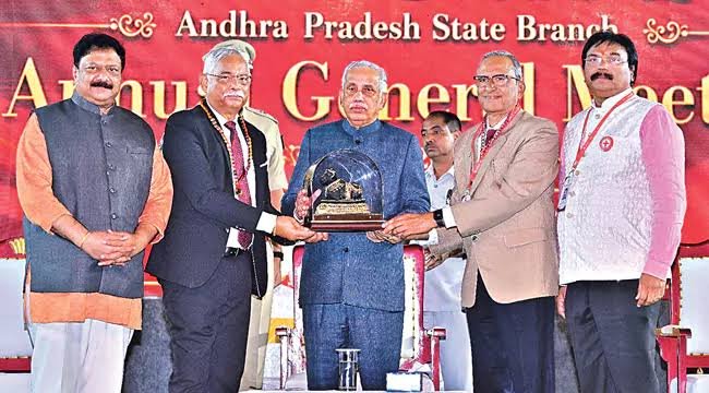 వికసిత్ భారత్ లక్ష్యంలో రెడ్క్రాస్ సేవలు కీలకం 1 వికసిత్ భారత్ లక్ష్యంలో రెడ్క్రాస్ సేవలు కీలకం