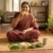 నేలపై కూర్చొని భోజనం చేస్తే.. ఈ ఆరోగ్య ప్రయోజనాలు మీ సొంతం! 8 నేలపై కూర్చొని భోజనం చేస్తే.. ఈ ఆరోగ్య ప్రయోజనాలు మీ సొంతం!