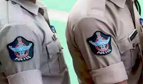 డీఎస్సీ టీచర్లపై దాడి.. వైకాపా నేతలపై కేసులు 3 డీఎస్సీ టీచర్లపై దాడి.. వైకాపా నేతలపై కేసులు