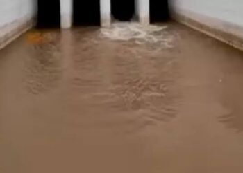 వెలిగొండ ప్రవాహంలో బొలెరో కొట్టుకుపోయి ఒకరు గల్లంతు