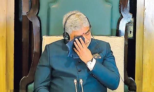 తొలి రోజే తెలంగాణ అసెంబ్లీలో తీవ్ర ఉద్రిక్తత 1 తొలి రోజే తెలంగాణ అసెంబ్లీలో తీవ్ర ఉద్రిక్తత