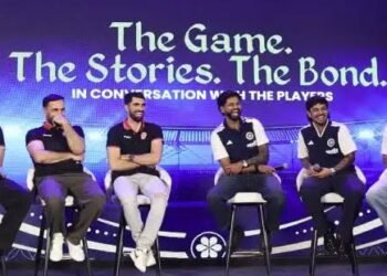 అద్దం ముందు ఎక్కువ సేపు గడిపేది అతడే: అభిషేక్ శర్మ