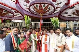 గరుడ సేవ కోసం తిరుమలకు చేరిన 9 ప్రత్యేక గొడుగులు