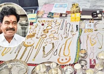 ఏసీబీ వలలో తితిదే డిప్యూటీ ఈవో.. రూ.5 కోట్ల ఆస్తుల గుర్తింపు 4 ఏసీబీ వలలో తితిదే డిప్యూటీ ఈవో.. రూ.5 కోట్ల ఆస్తుల గుర్తింపు