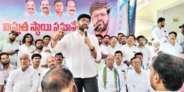 రక్తంతో ఎన్నికల యుద్ధం చేస్తాం: వైకాపా ఎమ్మెల్సీ భరత్‌