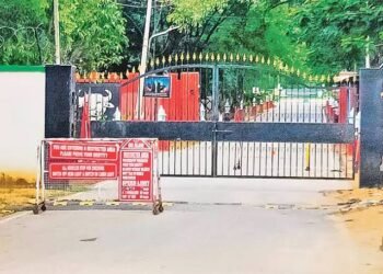 బొల్లారం ఆర్మీ క్యాంపు వద్ద డిటోనేటర్లు కలకలం! 3 బొల్లారం ఆర్మీ క్యాంపు వద్ద డిటోనేటర్లు కలకలం!