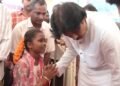 పవన్కు పద్యం వినిపించిన అంధ బాలిక.. చిన్నారి మాటలకు ముగ్ధుడైన డిప్యూటీ సీఎం 19 పవన్కు పద్యం వినిపించిన అంధ బాలిక.. చిన్నారి మాటలకు ముగ్ధుడైన డిప్యూటీ సీఎం