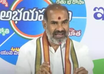 సభా సమయాన్ని వృథా చేస్తున్నారు.. ఆ రెండు పార్టీలపై ఆది శ్రీనివాస్ ఫైర్ 1 సభా సమయాన్ని వృథా చేస్తున్నారు.. ఆ రెండు పార్టీలపై ఆది శ్రీనివాస్ ఫైర్