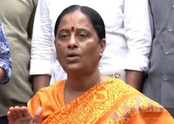 హైకమాండ్‌ను రేవంత్‌ బ్లాక్‌మెయిల్‌ చేశారు: కొండా సురేఖ