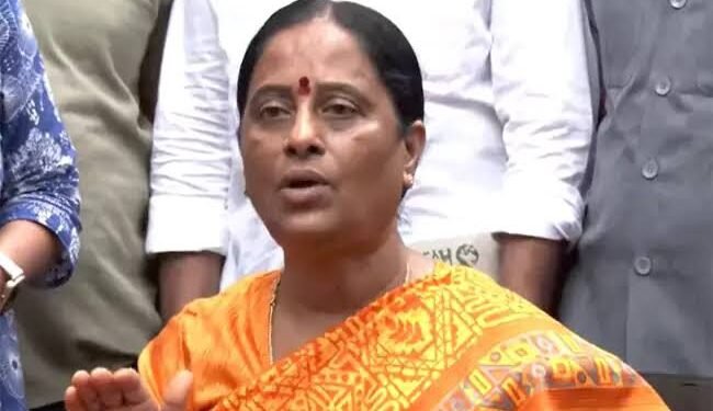 హైకమాండ్‌ను రేవంత్‌ బ్లాక్‌మెయిల్‌ చేశారు: కొండా సురేఖ