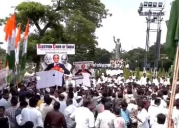 సీఈసీ రాజీనామా చేయాలంటూ కాంగ్రెస్ నిరసన 1 సీఈసీ రాజీనామా చేయాలంటూ కాంగ్రెస్ నిరసన