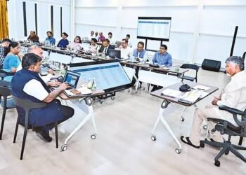 హాస్టళ్లలో వసతులను తల్లిదండ్రులకు వివరించండి: సీఎం చంద్రబాబు