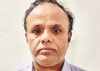 కాసులిస్తే చాలు.. లేని ఆస్తులకూ రిజిస్ట్రేషన్! 3 కాసులిస్తే చాలు.. లేని ఆస్తులకూ రిజిస్ట్రేషన్!