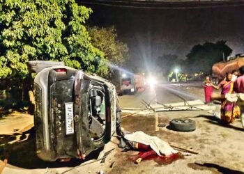 హోటల్‌లోకి దూసుకెళ్లిన కారు.. ఇద్దరు యువతుల మృతి