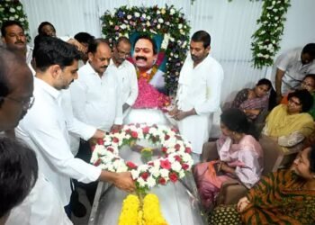 ఆళ్ల నాని కుటుంబానికి అండగా ఉంటాం: నారా లోకేశ్‌